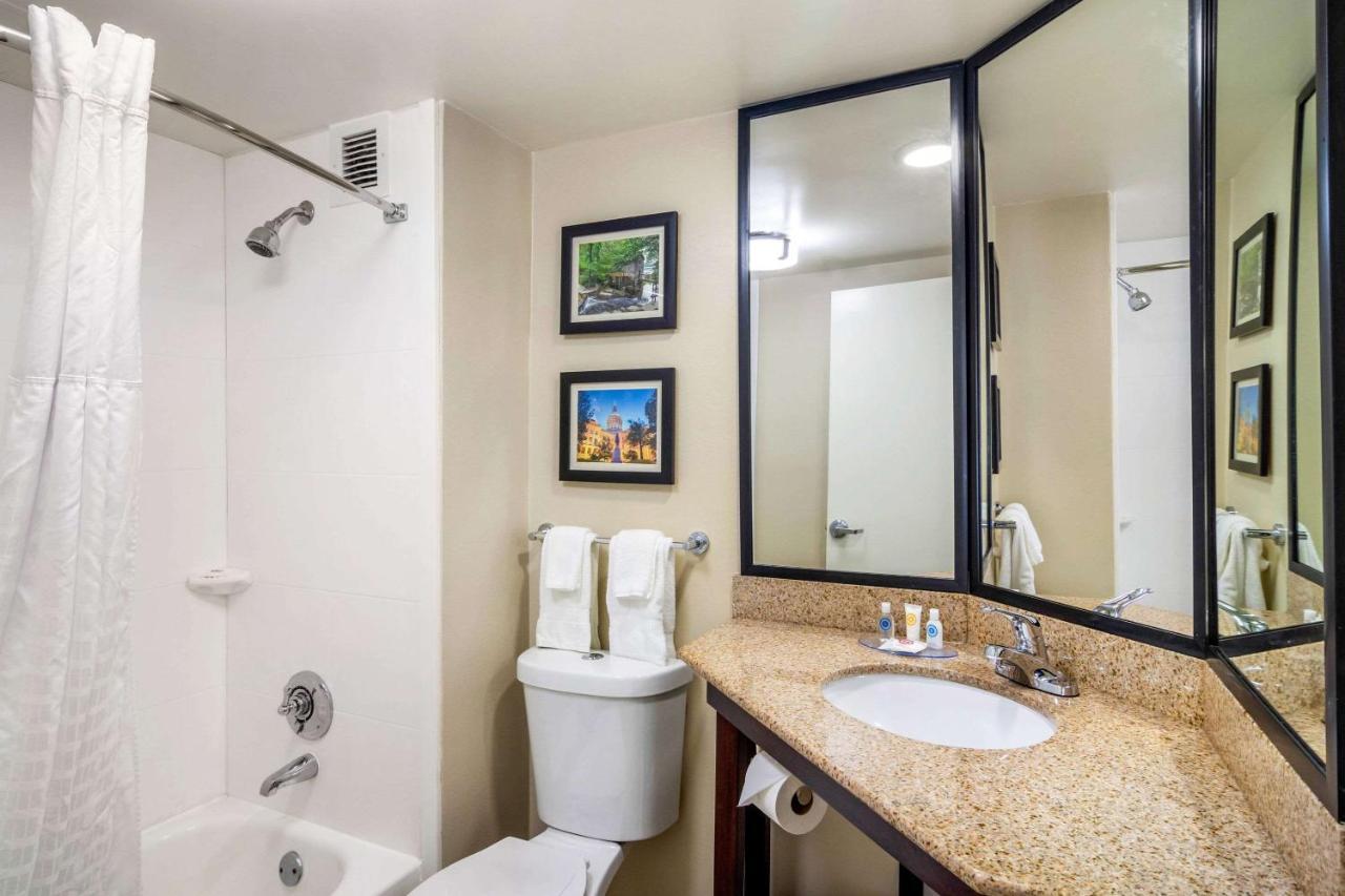 Comfort Airport Inn 3*