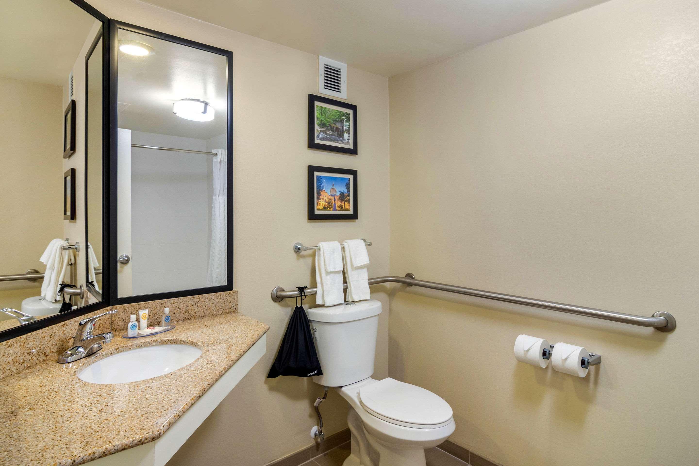 Comfort Airport Inn