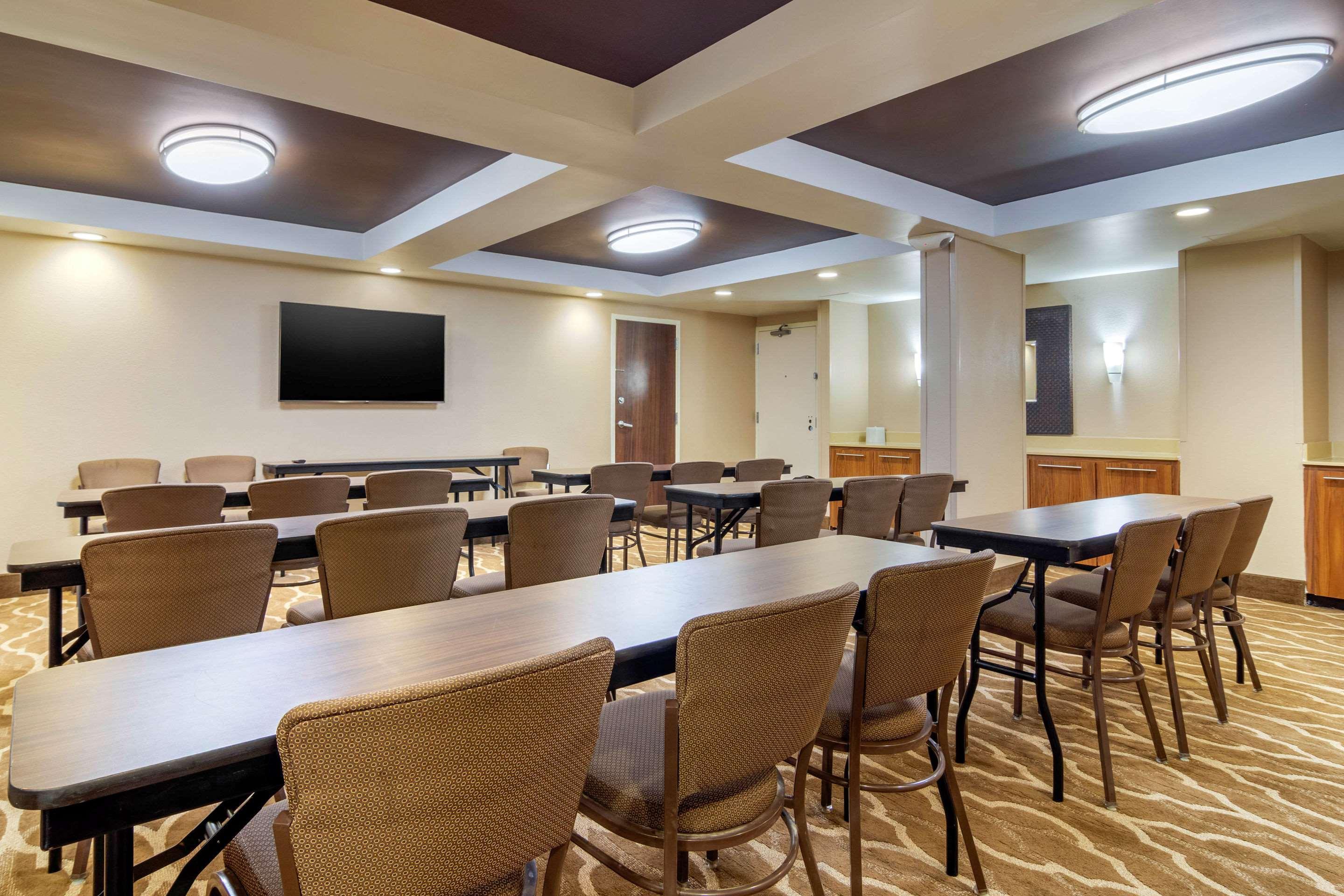Comfort Atlanta Airport 3*