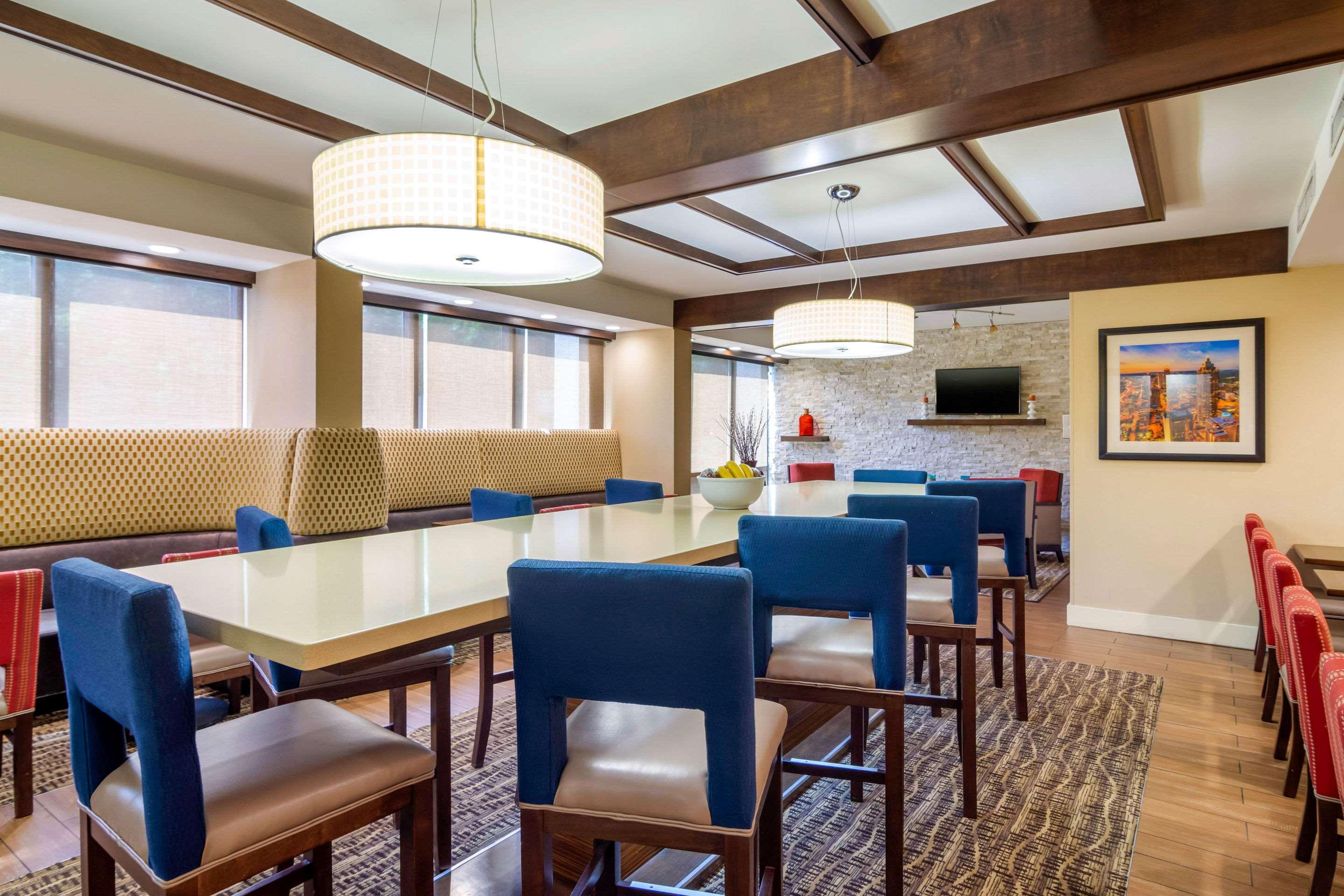 Inn Comfort Airport 3*
